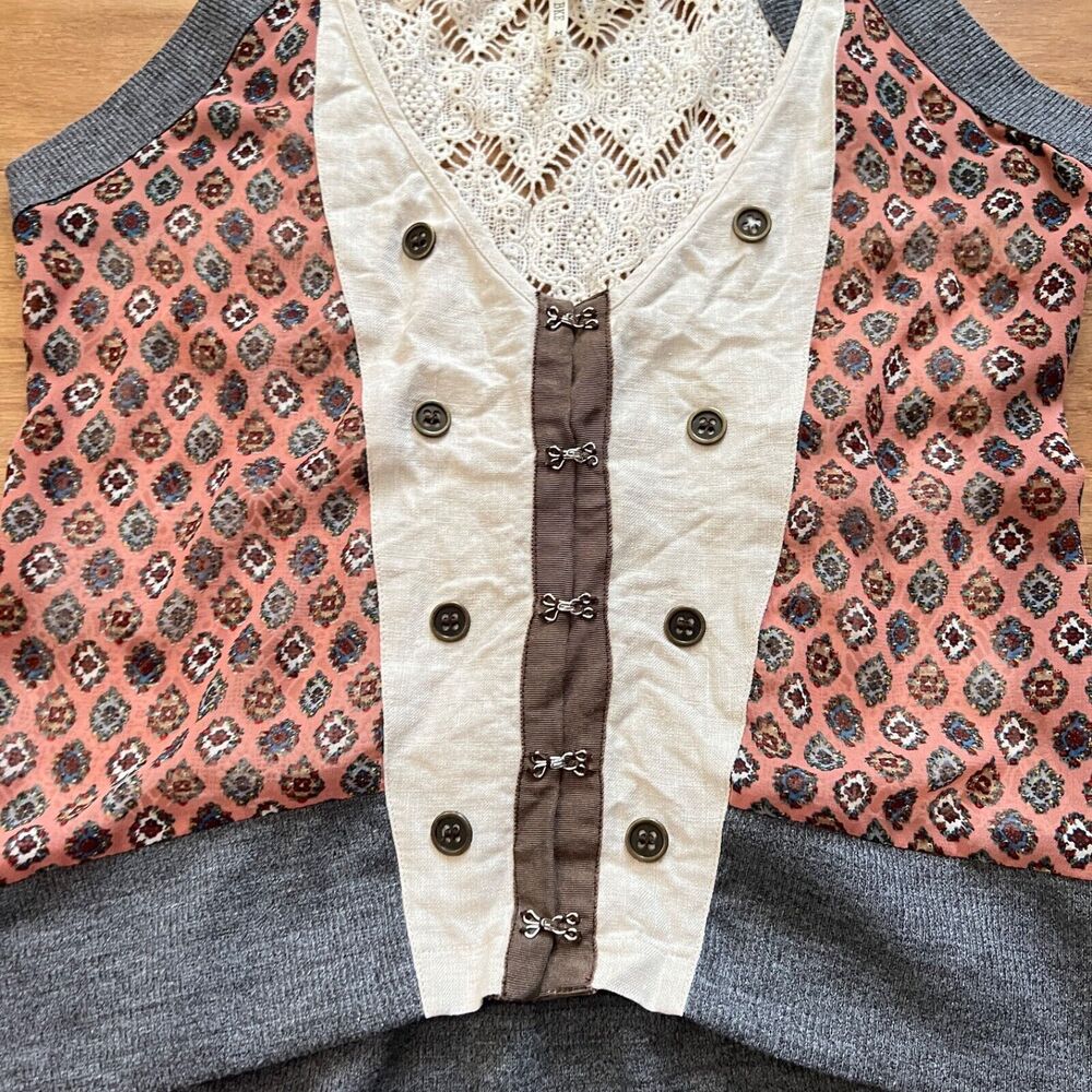 Gimmicks by BKE Pieced Vest Size M Lace Back Linen Printed Multicolor - Picture 5 of 10